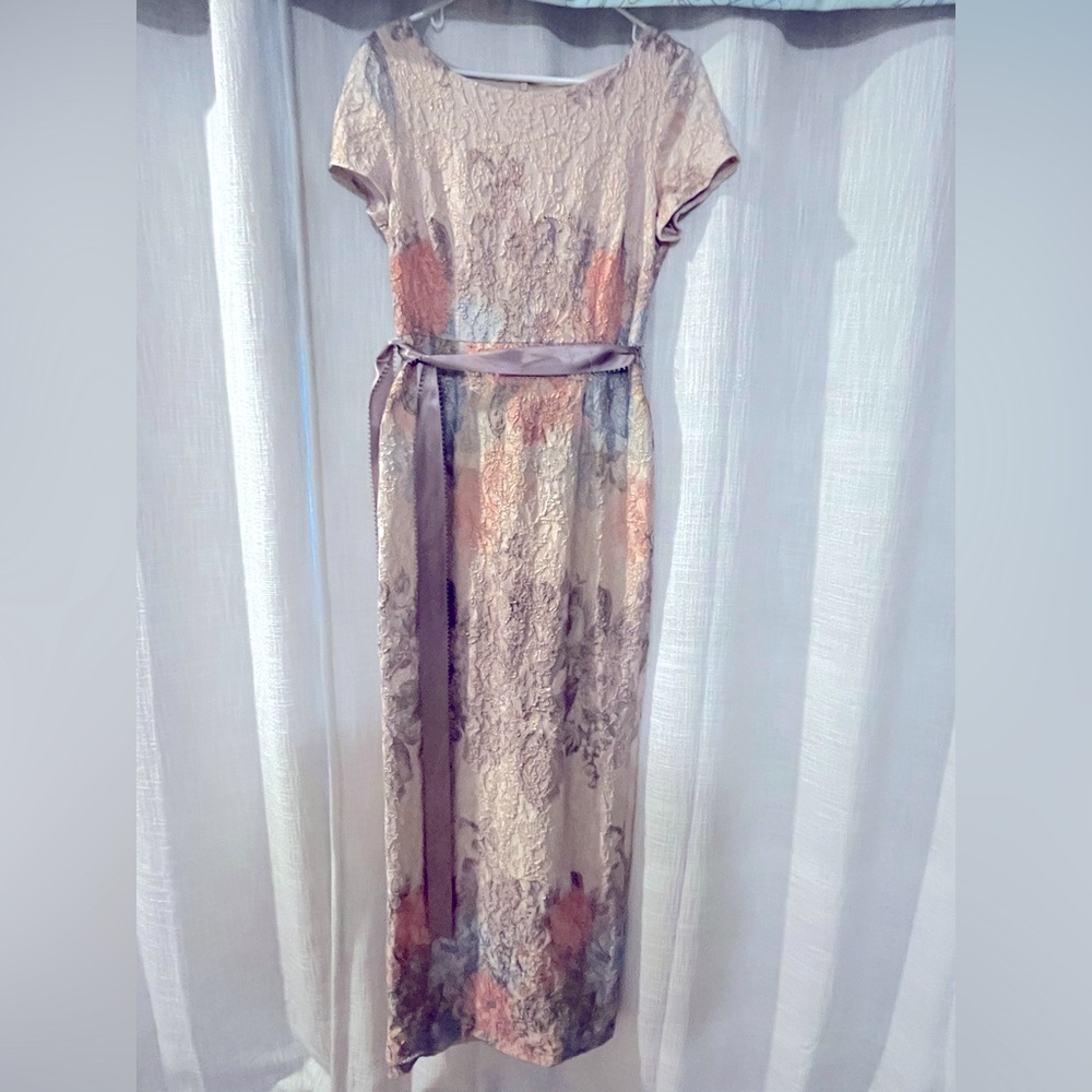 Beautiful floral lace dress. Adrianna Papell